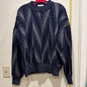 Vintage women's Navy and Gray Patterned Sweater
